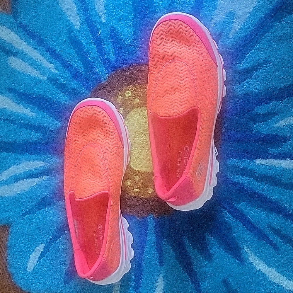 Sketchers Go Walk 2 Bright COMFY shoes!